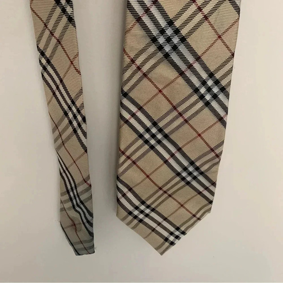 Burberry 100% Silk  Tie - Picture 11 of 11